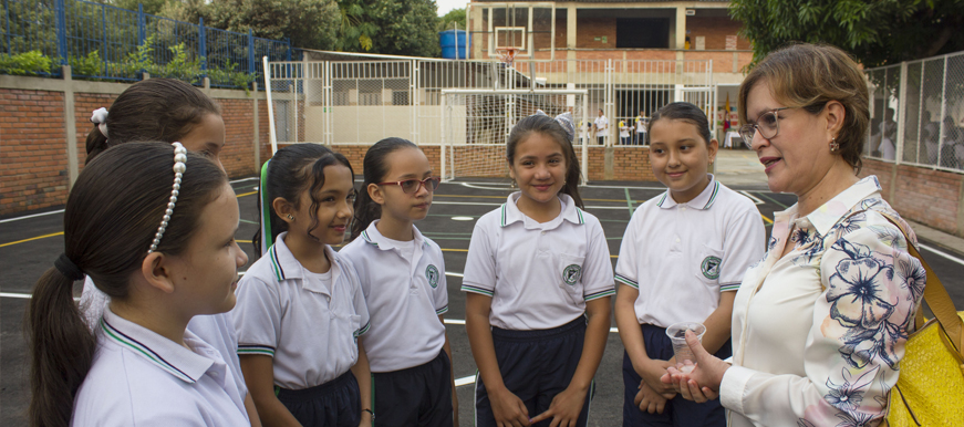 Remodelada cancha construye felicidad en la Institución Educativa Provenza