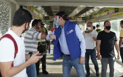 Alcalde de Bucaramanga verificó instalación de señalética en Metrolínea
