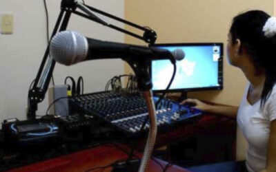 Emisora comunitaria La Brújula FM estéreo, un puente de información al servicio de la institución educativa La Juventud