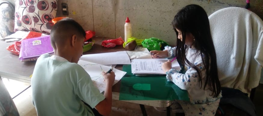 Con más del 95% de los estudiantes, docentes de colegios oficiales de Bucaramanga cumplen con la tarea de enseñar en casa