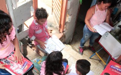 Convirtió su vivienda en el aula de clase para sus cuatro hijos ¡Sigámoslo haciendo bien!