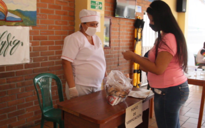 Así disfrutan los niños del Programa de Alimentación Escolar, PAE, que llega a casa