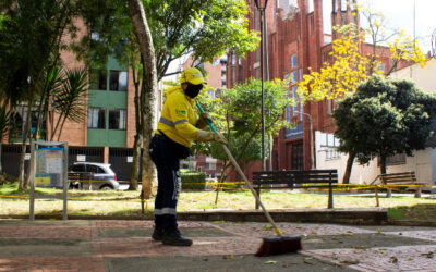 “Cuido el parque como si fuera mi casa”: Azucena Carreño, operaria de la EMAB