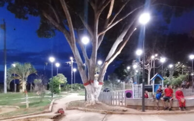 Alcaldía brindó, con una moderna iluminación, mayor seguridad en 10 parques de Bucaramanga