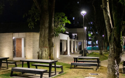 Moderna iluminación realza al Centro Vida Año Maravillosos en la Ciudadela Real de Minas