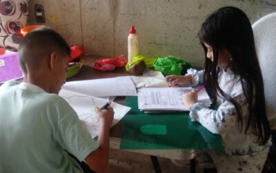 Grupo de profesionales del Instituto de Salud de Bucaramanga hacen pedagogía para educar en casa sin castigos