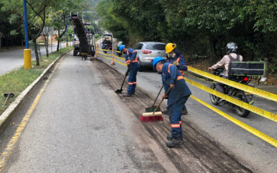 Alcaldía de Bucaramanga realiza mantenimiento de malla vial en la calle 45, junto a la Cárcel de Mujeres