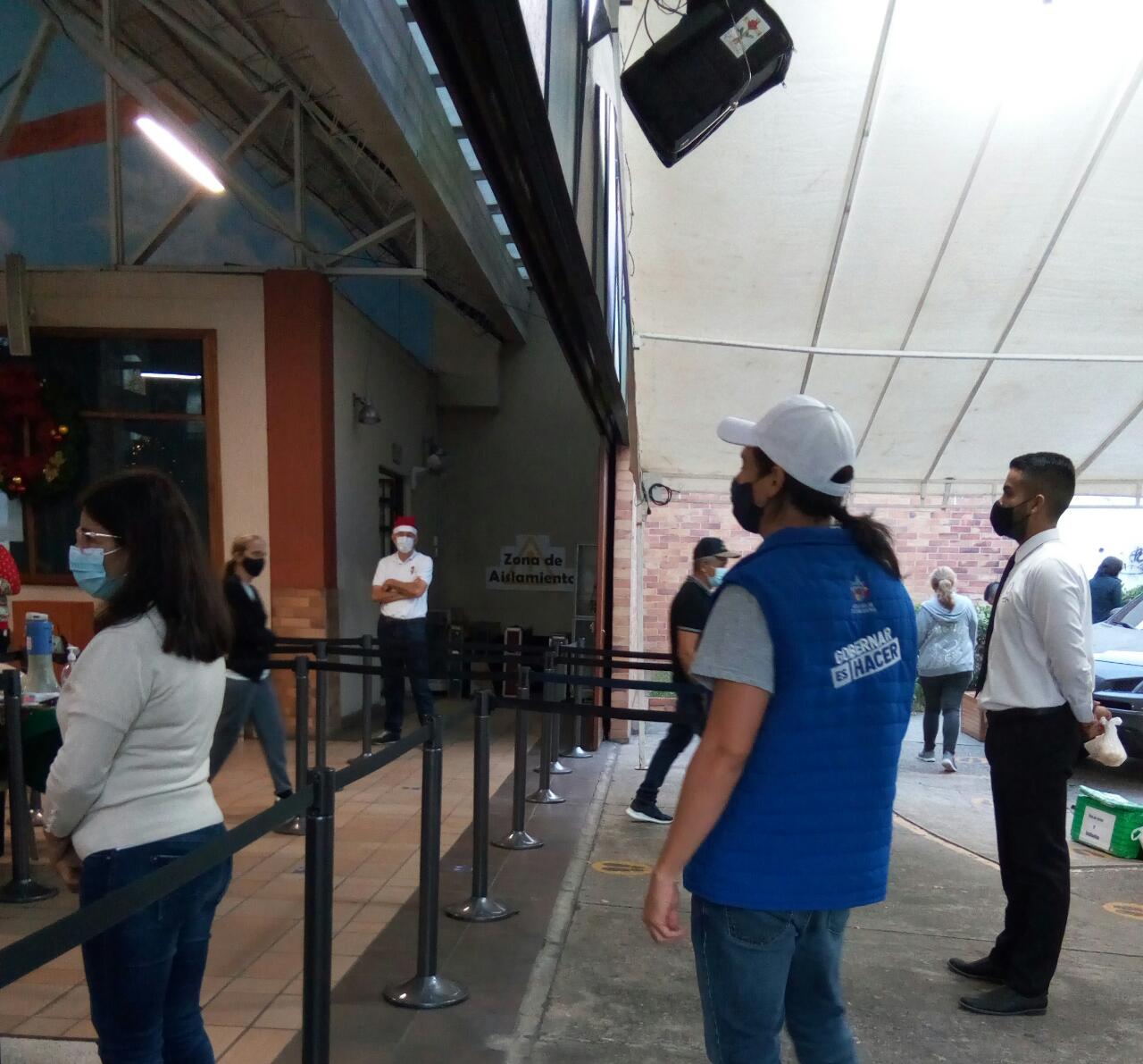 Alcaldía acompaña y verifica el cumplimiento de las medidas de bioseguridad durante las misas de aguinaldos