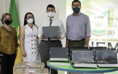 ‘Dotar de equipos tecnológicos a los colegios oficiales de la ciudad es  un pendiente histórico que estamos cumpliendo’: Alcalde de Bucaramanga