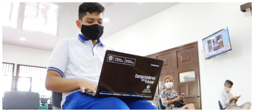 Seguimos cerrando la brecha digital: 400 nuevos computadores para los estudiantes de la Escuela Normal Superior