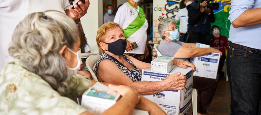 Se inició tercera entrega de mercados para 667 personas mayores de 70 años en Bucaramanga