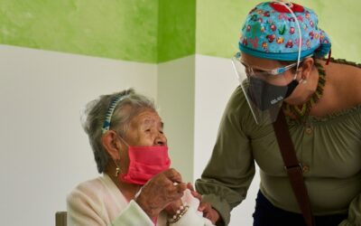 Ana de Dios, la primera persona mayor que se vacunó contra el covid-19 en Bucaramanga