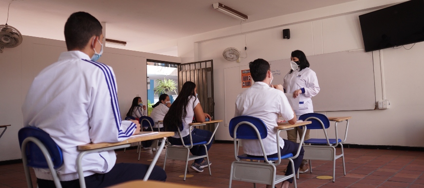 Dos nuevos colegios oficiales fueron habilitados para iniciar el proceso de alternancia