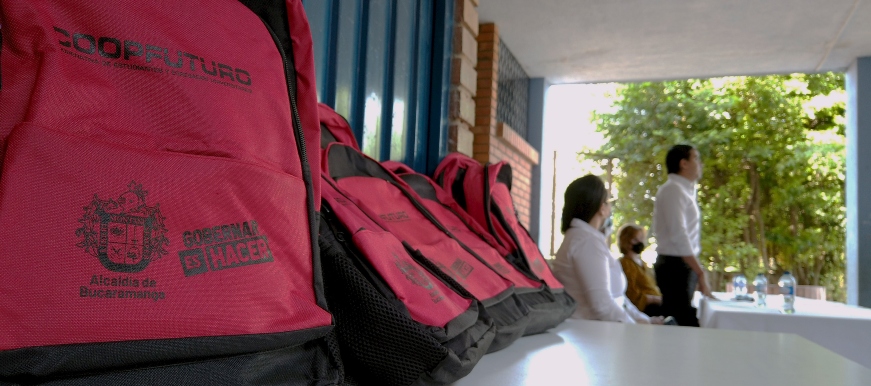 Con 500 kit escolar, sector cooperativo se solidarizó con la educación oficial de Bucaramanga