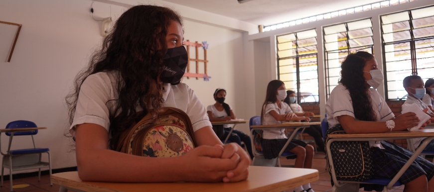 Docentes y estudiantes de colegios oficiales de Bucaramanga ya cuentan con elementos de bioseguridad para el regreso a clases