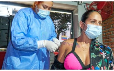 Alcaldía de Bucaramanga realizó jornada de vacunación especial a personal de bares y restaurantes en ‘Cuadra Play’