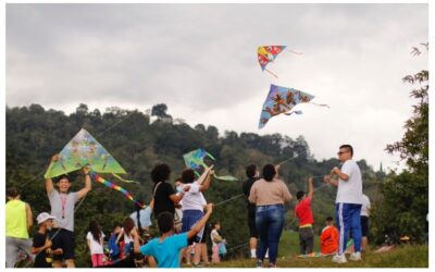 Los sueños de convivencia y paz volaron en el Festival de Cometas