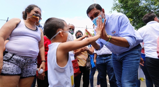 Los ciudadanos tuvieron la oportunidad, con la Feria Institucional, de contar con el acompañamiento del alcalde Juan Carlos Cárdenas.