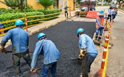 Se tapan los huecos del barrio Ciudad Bolívar