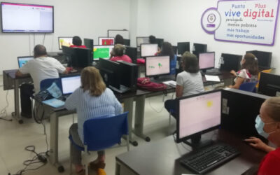 Personas mayores se ponen al día con la tecnología en Bucaramanga