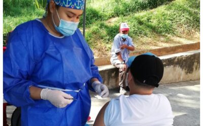 1.327 bumangueses se han vacunado, contra el Covid-19, en las plazas públicas de mercado
