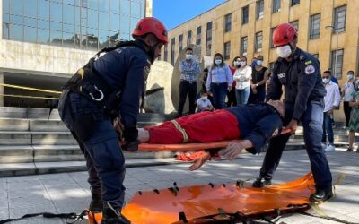 Bomberos se fortalecen con capacitaciones en rescates acuáticos y apicultura