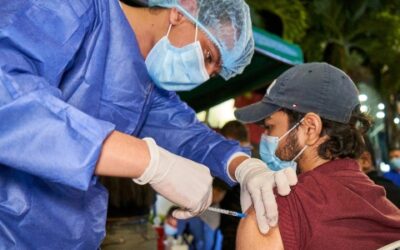 En la noche también se puede vacunar contra el Covid-19 en Bucaramanga