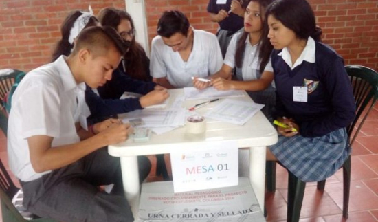 Estudiantes de colegios oficiales participarán de simulacro electoral