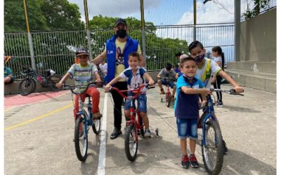 Bicicletas donadas fueron entregadas a niños vulnerables de la Comuna 14