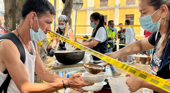 Alcaldía y fundación El Banquete del Bronx unen esfuerzos para beneficio de habitantes de calle
