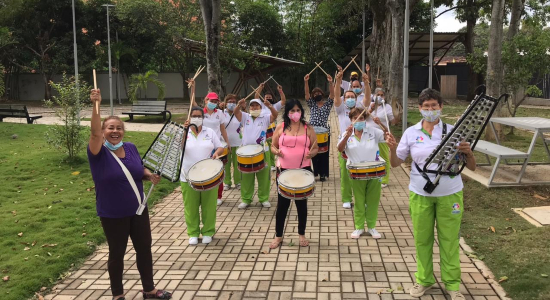 Entrega de instrumentos musicales para adultos mayores de los centros vida.