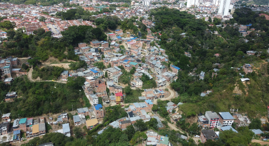 Con la legalización de cuatro barrios, Alcaldía beneficia a más de mil familias