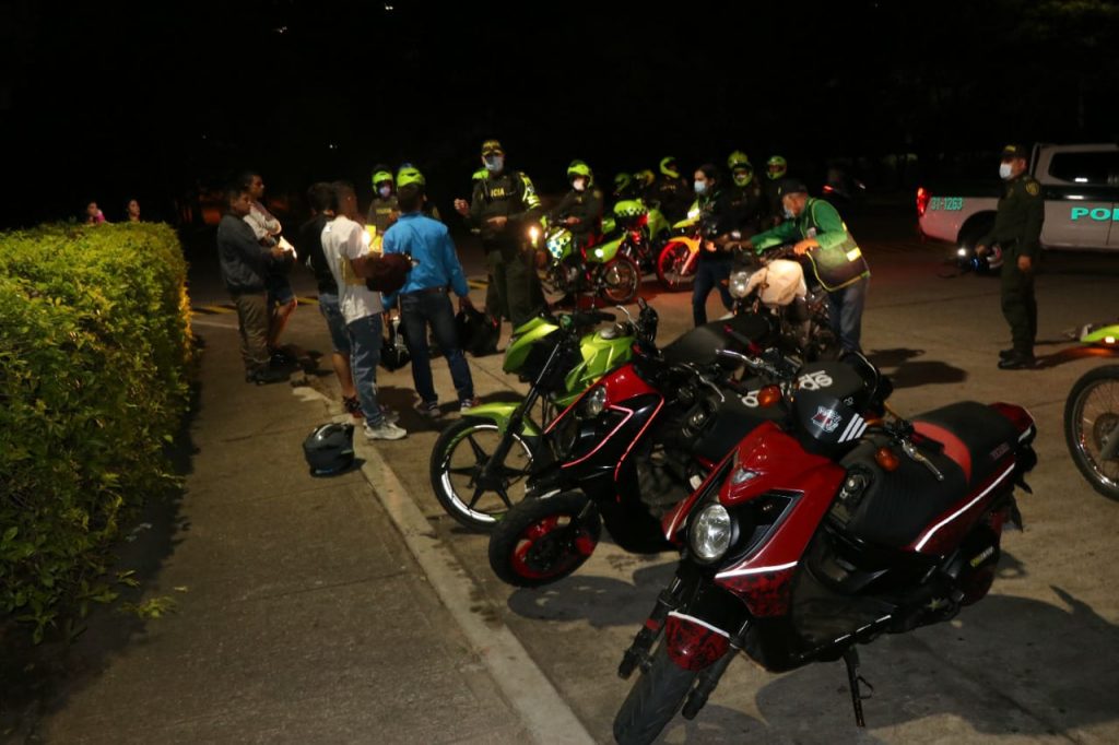 Control a caravanas ilegales de motos.