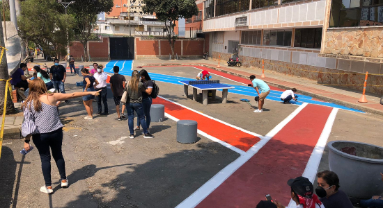 Con urbanismo táctico se recuperó espacio público frente al Colegio Santander