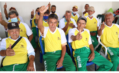 Se inició la entrega de uniformes para adultos mayores de 11 Centros Vida