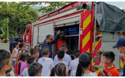 Así se capacitan los Bomberitos de Bucaramanga