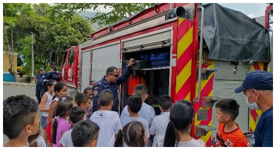 Así se capacitan los Bomberitos de Bucaramanga