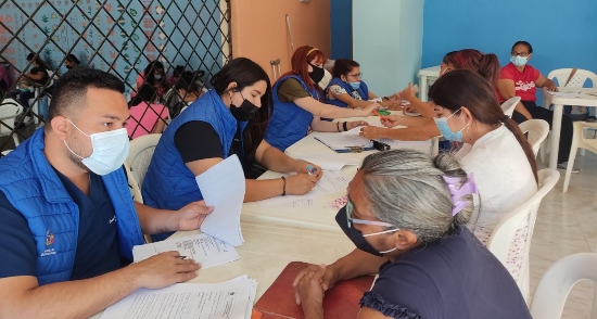 Psicólogos y fisioterapeutas recorren Bucaramanga atendiendo a personas con discapacidad