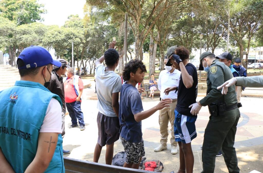 Expulsados siete migrantes implicados en hurtos, riñas y porte de armas