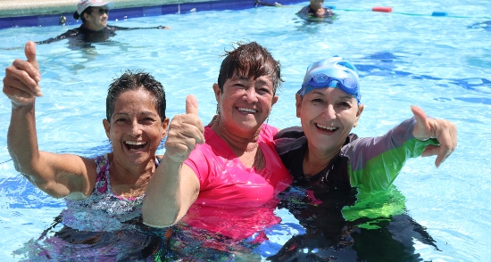 ¡Apenas para este calor! Participe en las clases de aquaterapia dirigidas a adultos mayores