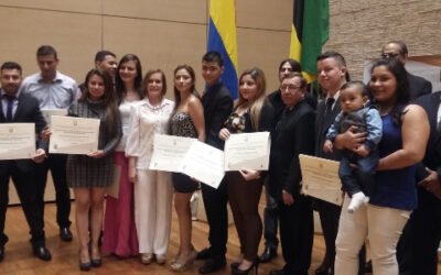 495 personas cumplieron el sueño de graduarse con una beca de la Alcaldía
