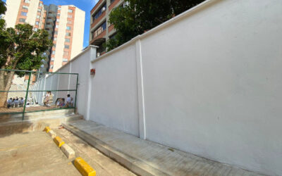 Con la restauración de un muro, Alcaldía protegió la vida de estudiantes de colegios públicos