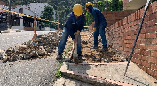 Avanza la construcción de andenes en la Comuna 12
