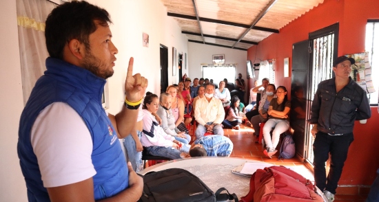 Reuniones veredales para el desarrollo del campo.