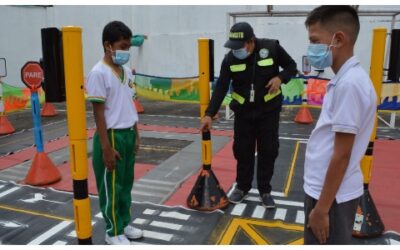 Bucaramanga capacita a estudiantes de colegios públicos en seguridad vial