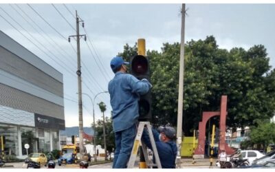 Recuperamos semaforización de la carrera 27 que fue destruida por vándalos
