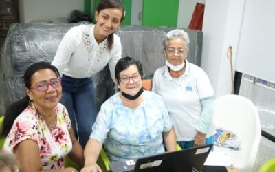 Adultos mayores de los Centros Vida se capacitan en alfabetización digital