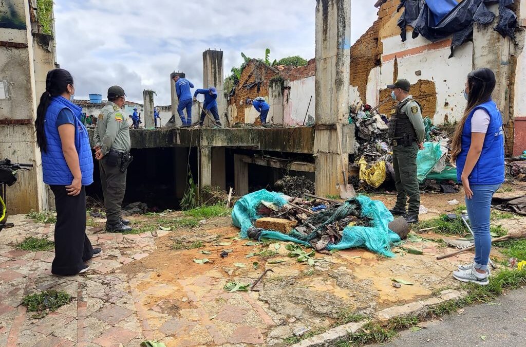 Alcaldía recuperó un lote utilizado como basurero en el barrio Comuneros