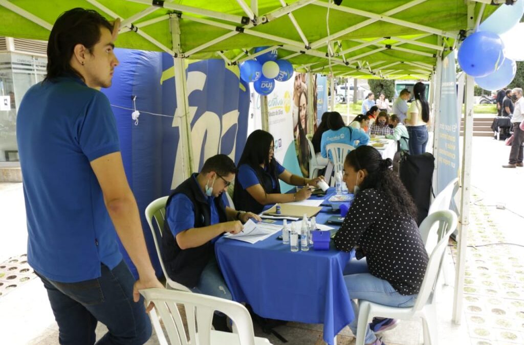 446 ciudadanos se beneficiaron con la feria de servicios y oportunidades comerciales