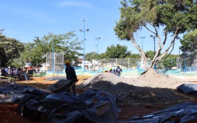 La cancha de arenilla ‘La Torcida’ se está mejorando para dignificar la práctica del fútbol en la Comuna 8